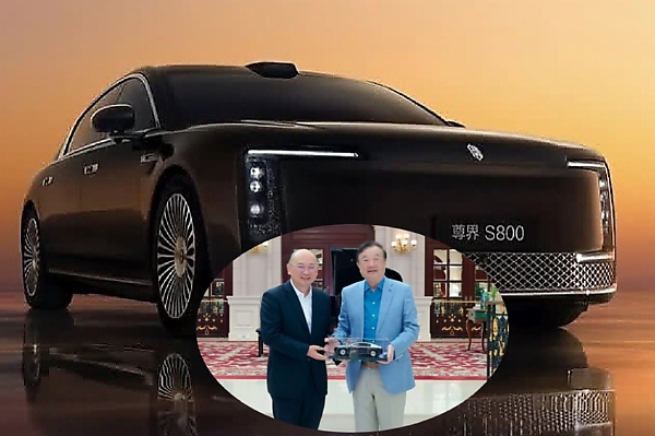 JAC Chairman Present Maextro S800 Model To Huawei CEO To Celebrate Success Of Their ‘Maybach Rival’ In China