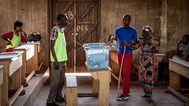 Central African Republic: Distribution of voter cards underway ahead of election Central African Republic: Distribution of voter cards underway ahead of election