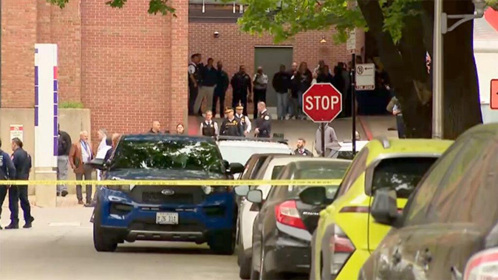 Chicago hospital shooting leaves 2 officers injured, 1 critically; suspect in custody: report Chicago hospital shooting leaves 2 officers injured, 1 critically; suspect in custody: report
