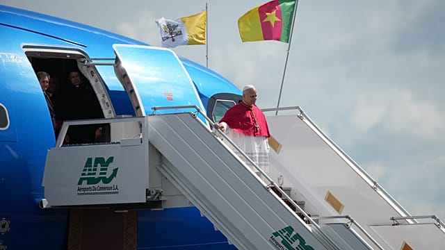 Pope Leo XIV arrives in Cameroon on second leg of African tour
