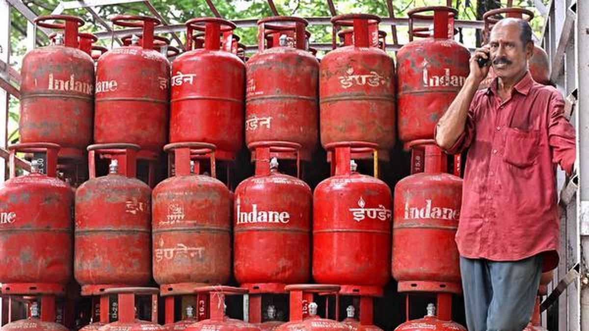LPG domestic cylinder now costs ₹957.50 in Chennai, consumers express shock